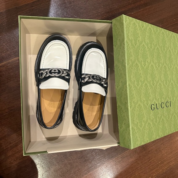 Gucci Ladies Platform Slip On Lug Loafer 'Interlocking G chain- Black & White - Picture 10 of 10